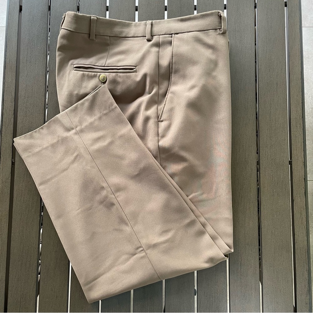 HAGGAR PREMIUM NO IRON CLASSIC FIT TROUSER PANTS!!